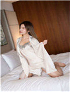 叶问4免费完整观看-美女猜扑克